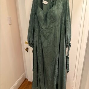 Azazie Leonia
Matcha A-Line Long Sleeve Floral Burnout Dress Size A26 Plus Size